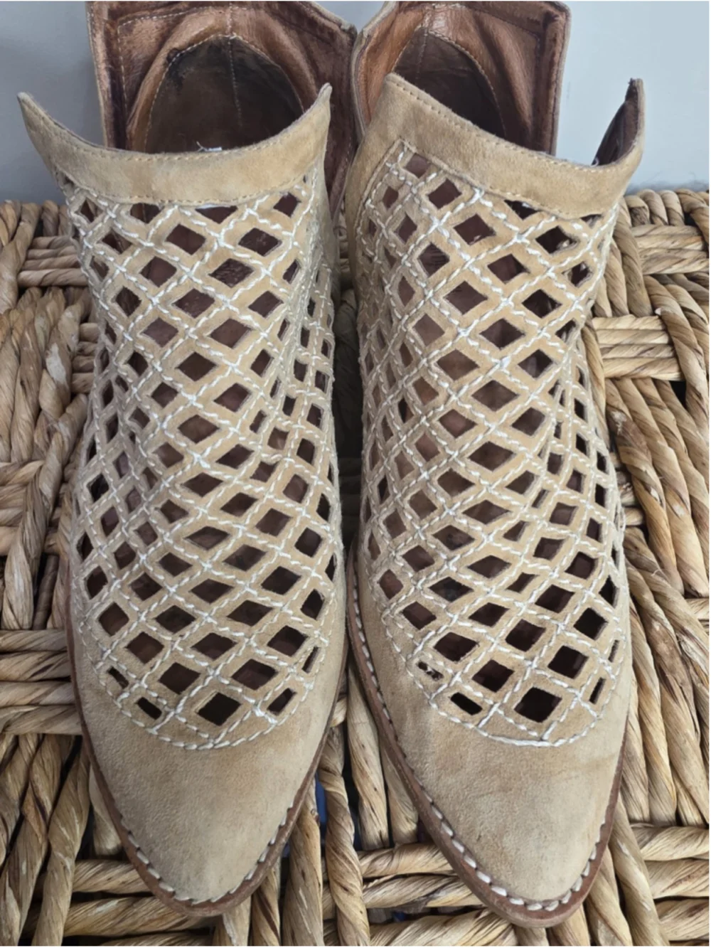 Jeffrey Campbell Taggart Booties Open Cut Outs Sand Leather Sz 9 - Mark On Heel